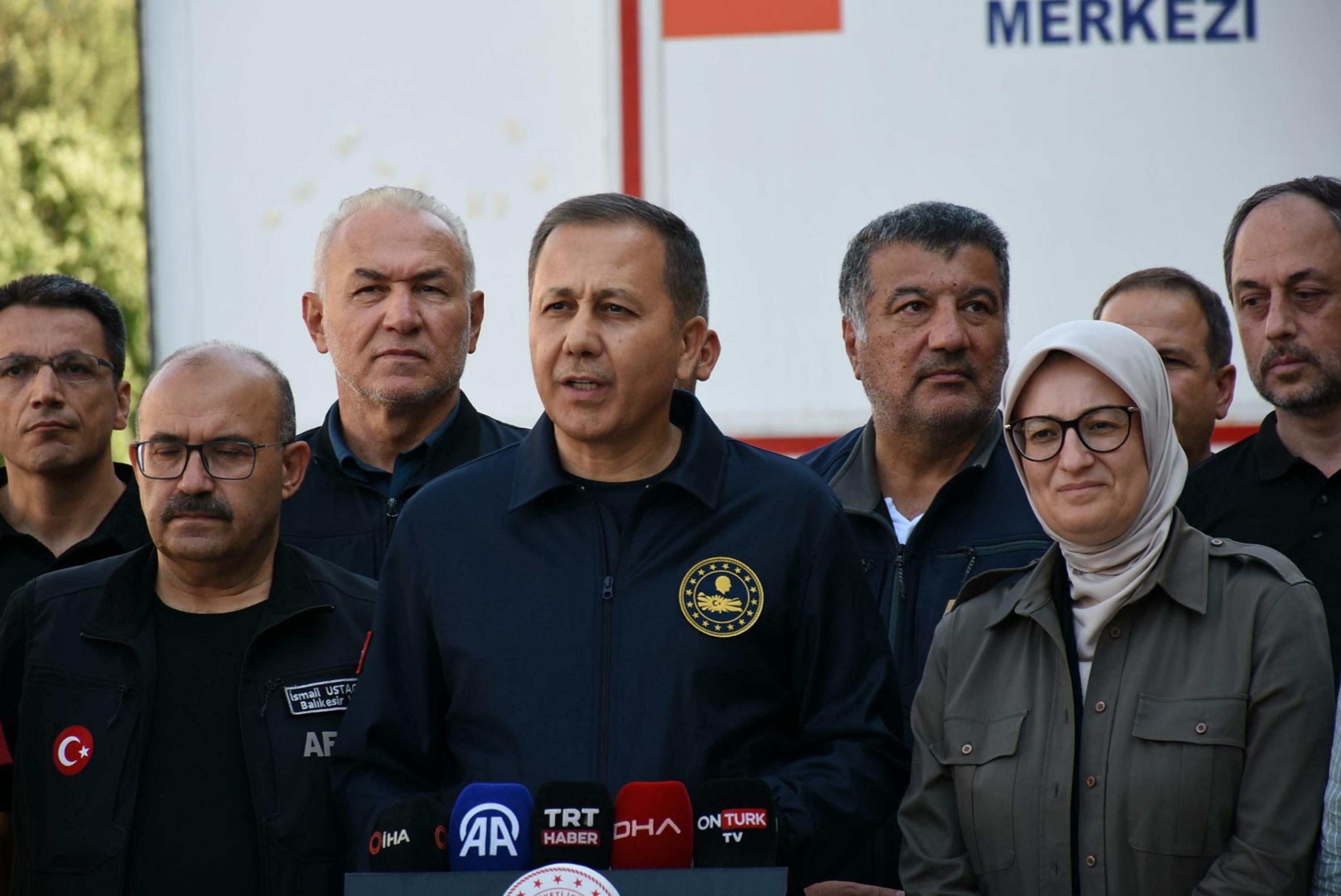 Bakan Yerlikaya, Balıkesir’deki Deprem Sonrası Çalışmaları Açıkladı: 831 Ağır Hasarlı Bina Tespit Edildi