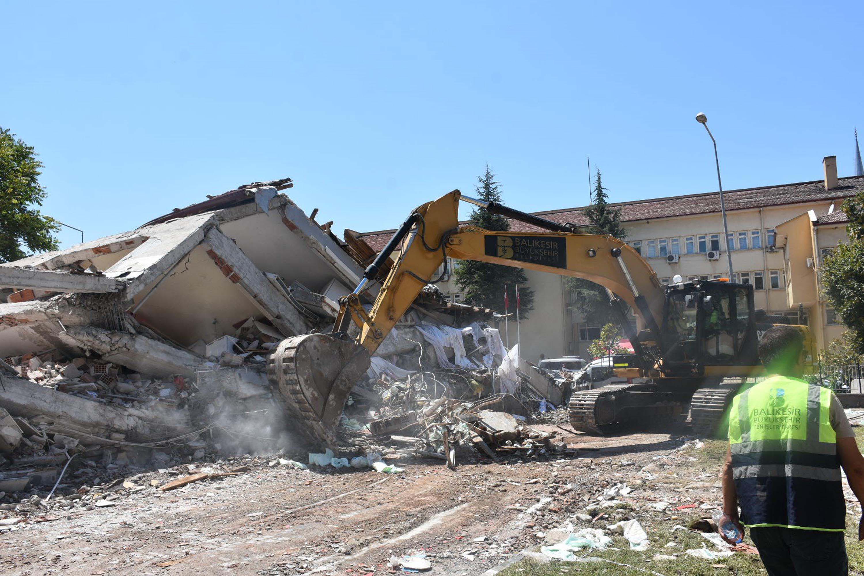 Balıkesir Sındırgı'da 6.1 büyüklüğündeki
