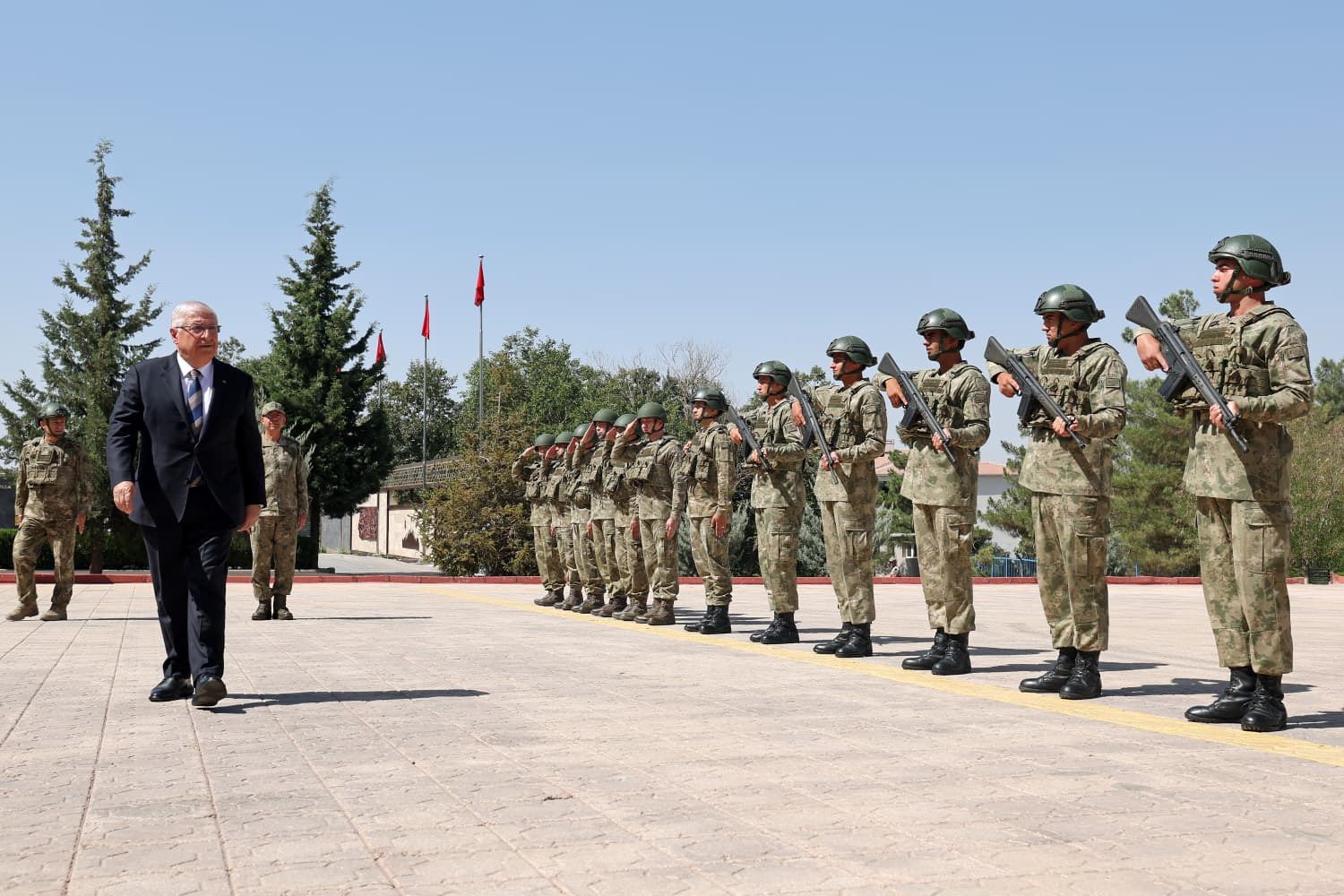 Milli Savunma Bakanı Yaşar