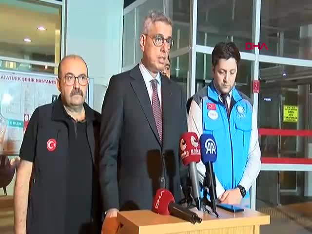 Sağlık Bakanı Memişoğlu, Balıkesir’de Depremde Yaralanan Hastaları Ziyaret Etti