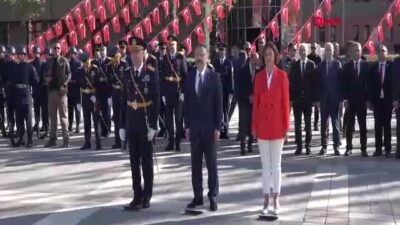 Eskişehir’de 30 Ağustos Zafer Bayramı Coşkusu: Vali, Komutan ve Belediye Başkanı Halkı Selamladı