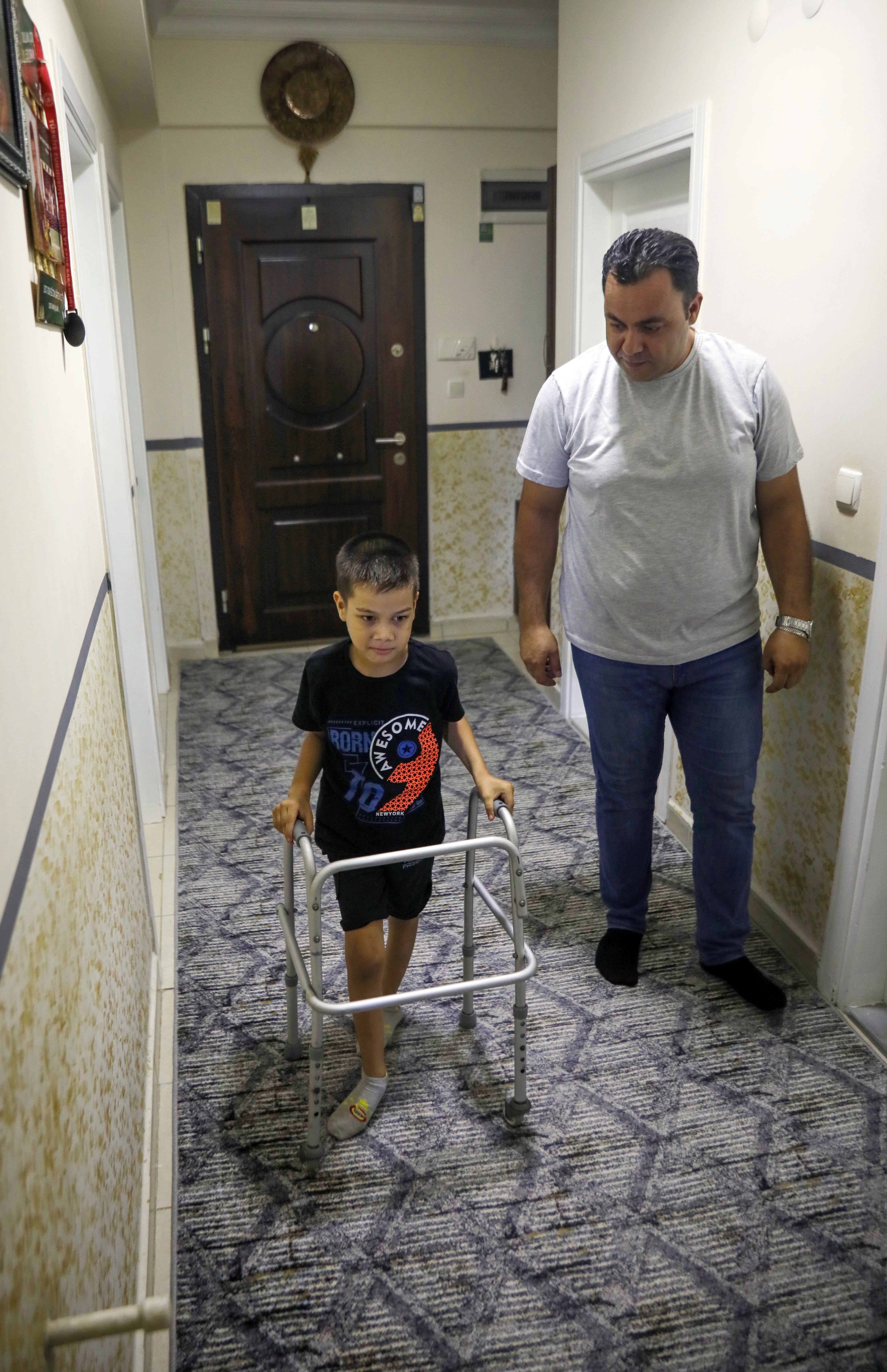 AK Partili Vural Çokal’ın Girişimiyle Mert’e Umut Oldu: Tedavi Süreci Başladı