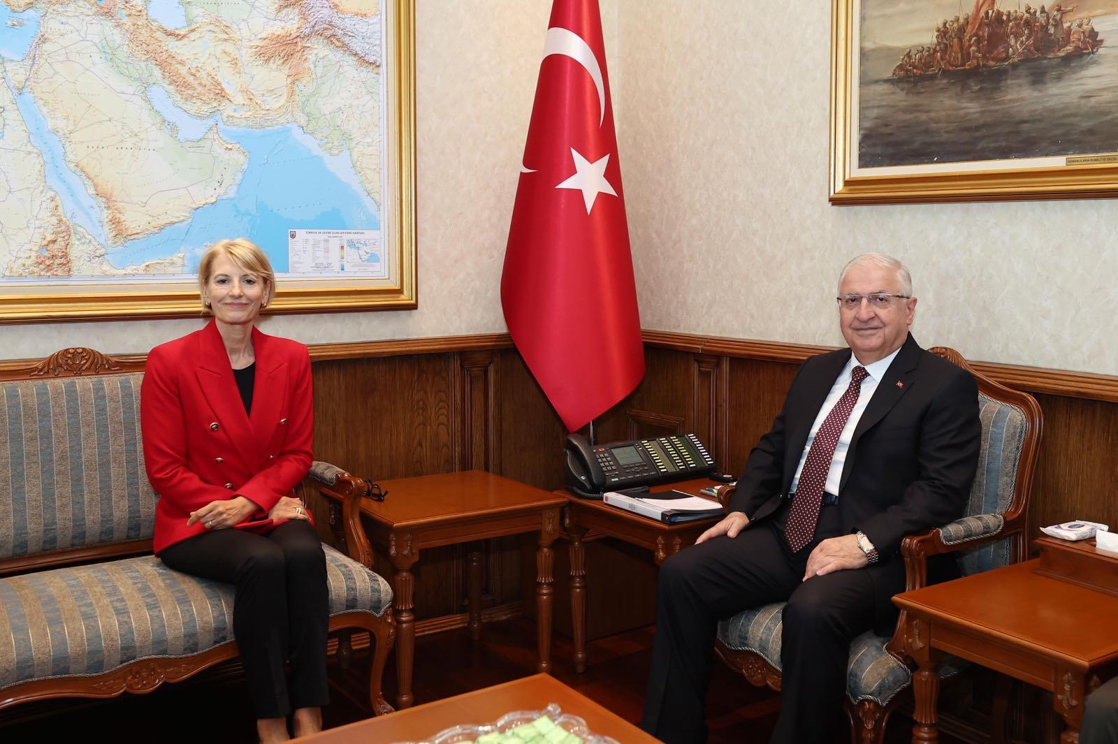 Milli Savunma Bakanı Yaşar
