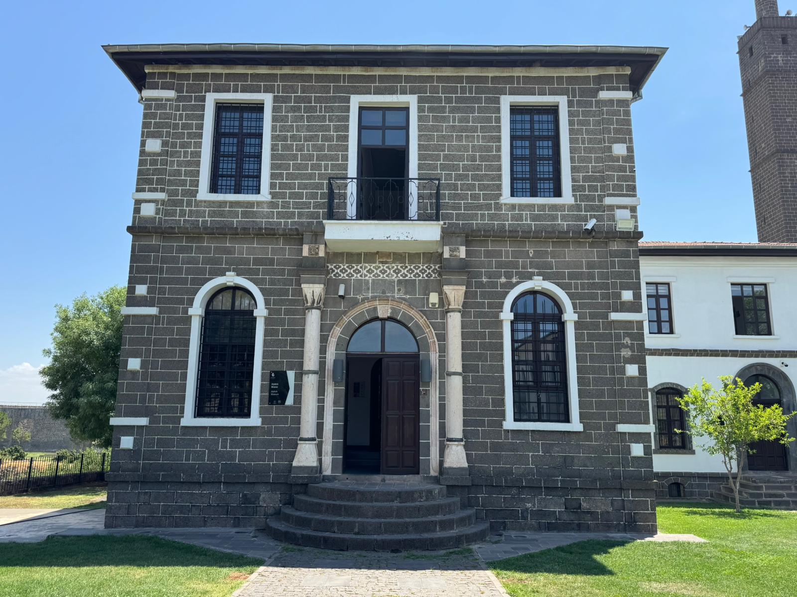 Dünyada Eşi Benzeri Yok: Diyarbakır’daki Obsidiyen Taşlı Atatürk Müzesi