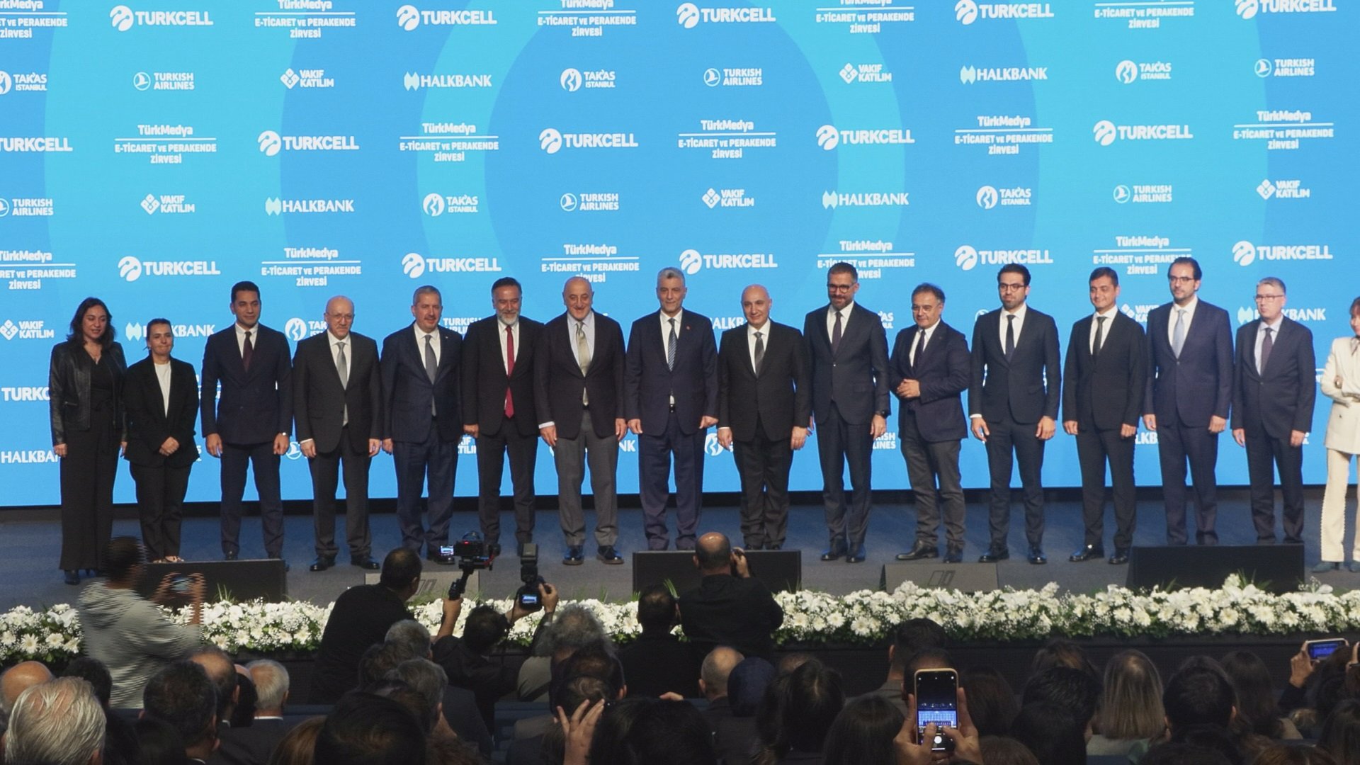 Bakan Bolat’tan Çarpıcı Açıklama: 2026’da Küresel Ticaret Hacmi 8,1 Trilyon Dolara Ulaşacak