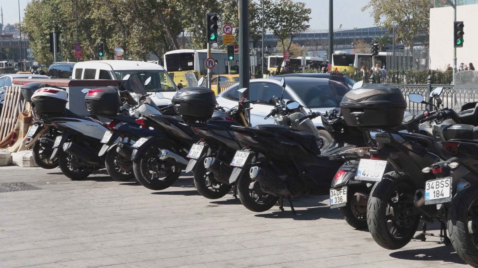 İstanbul Valiliği motosikletlerin kaldırım,