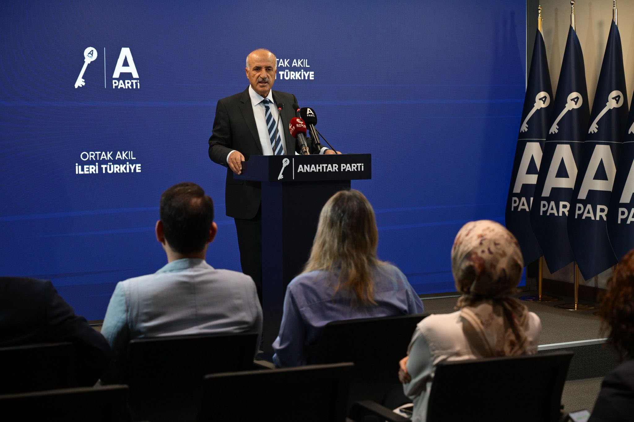 Anahtar Parti Sözcüsü Fuat