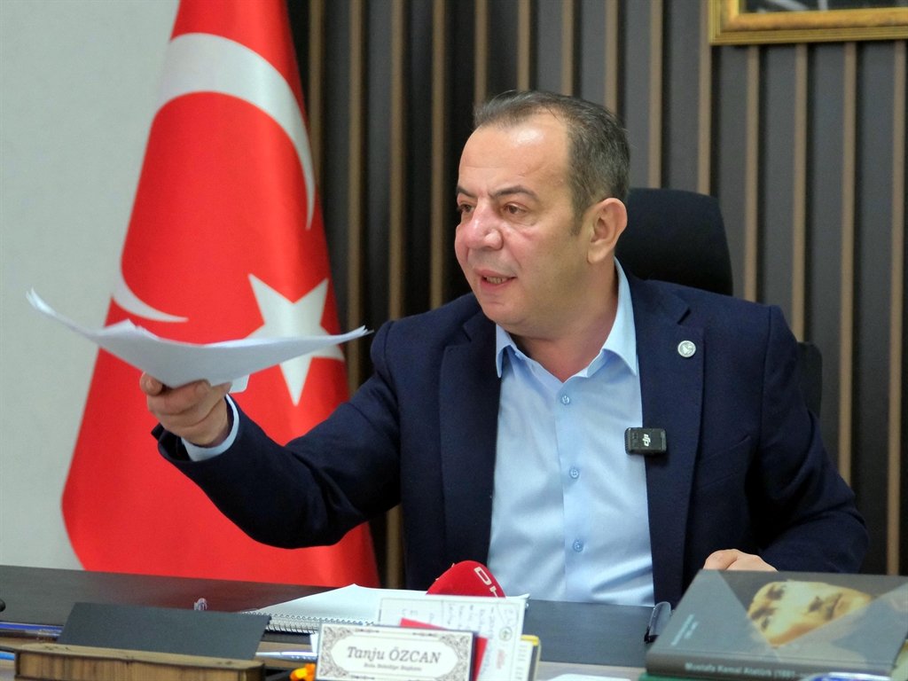 CHP’li Tanju Özcan’a Sığınmacı Kararları Nedeniyle Yurtdışı Yasağı