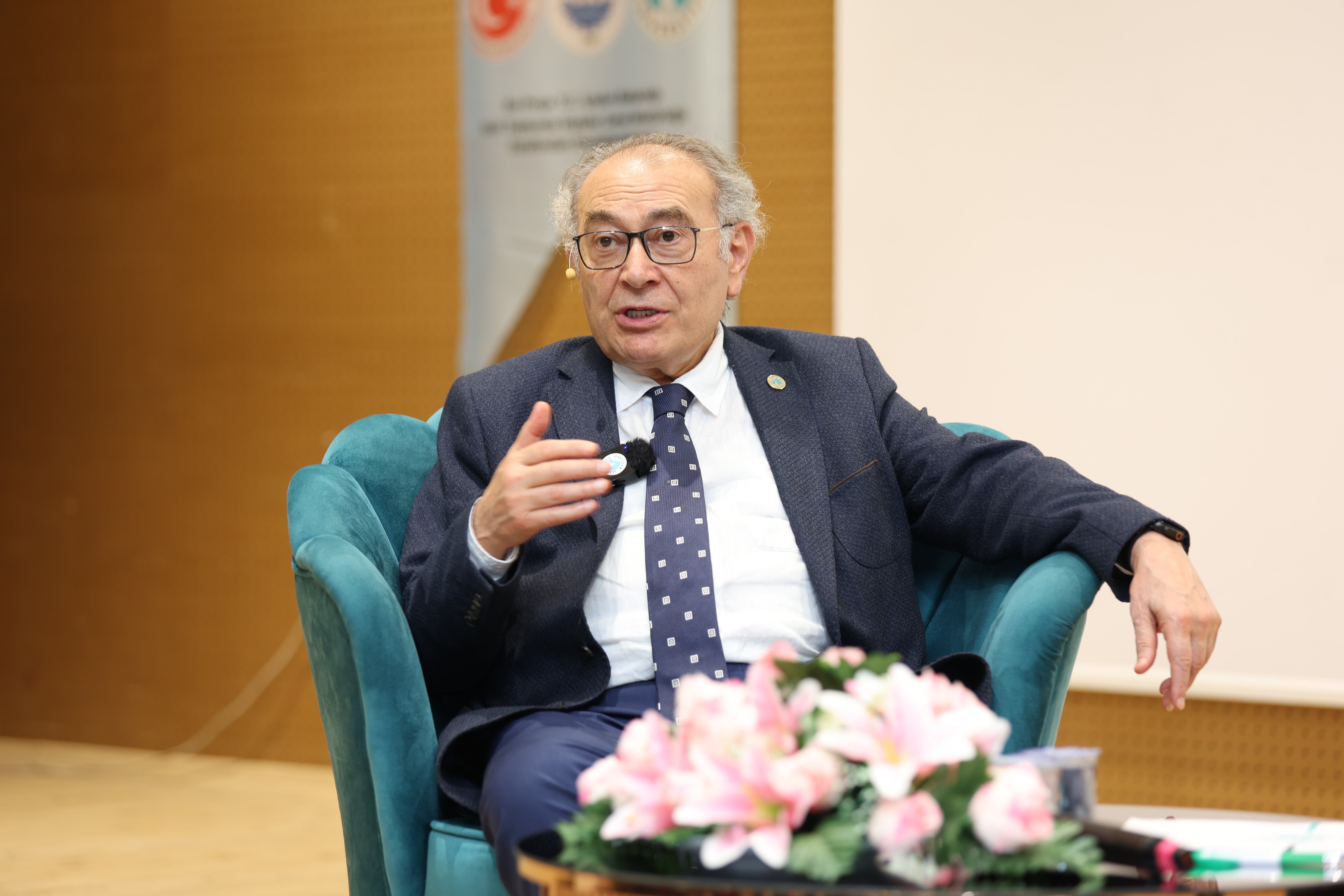 Üsküdar Üniversitesi Rektörü Prof.