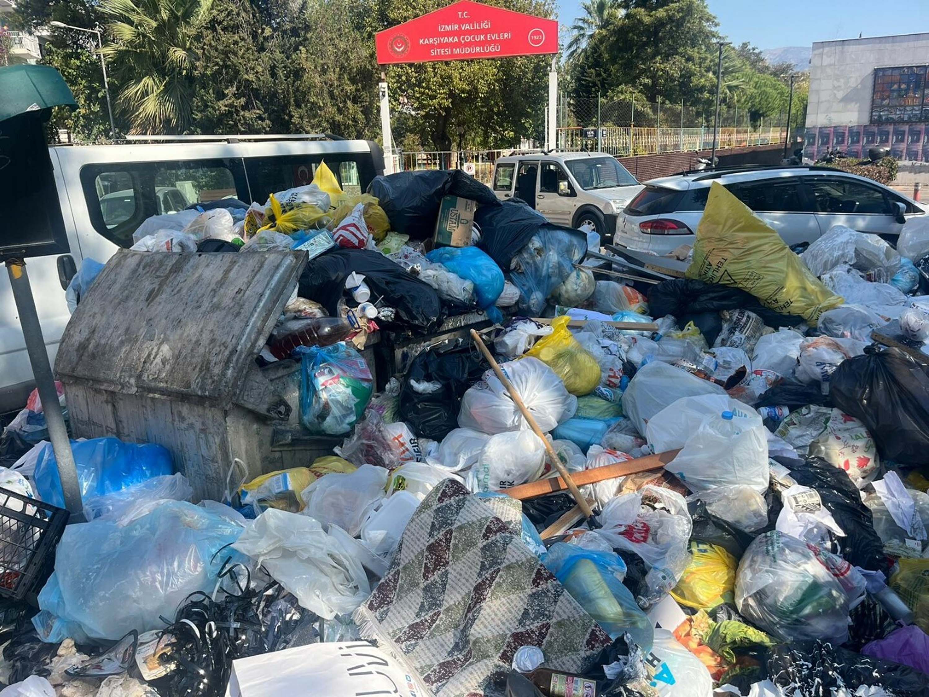 Karşıyaka'da belediye işçilerinin maaş
