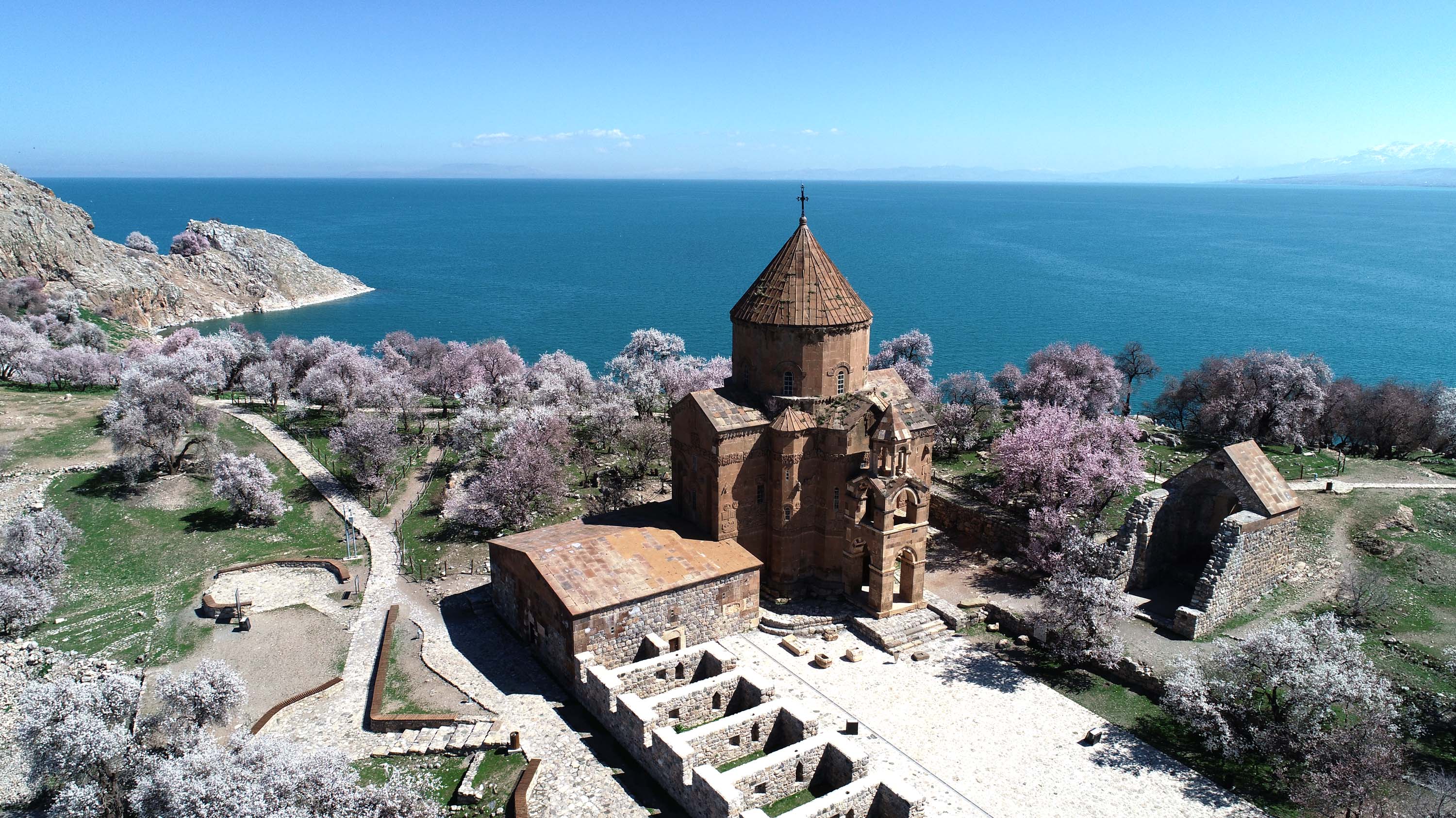 Van'daki tarihi Akdamar Kilisesi,