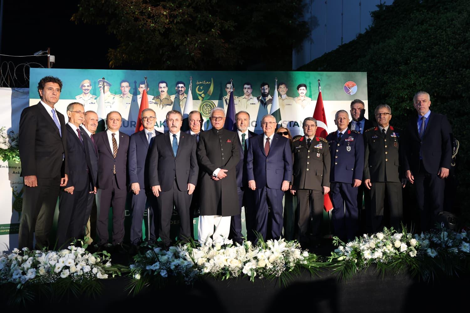 Milli Savunma Bakanı Yaşar