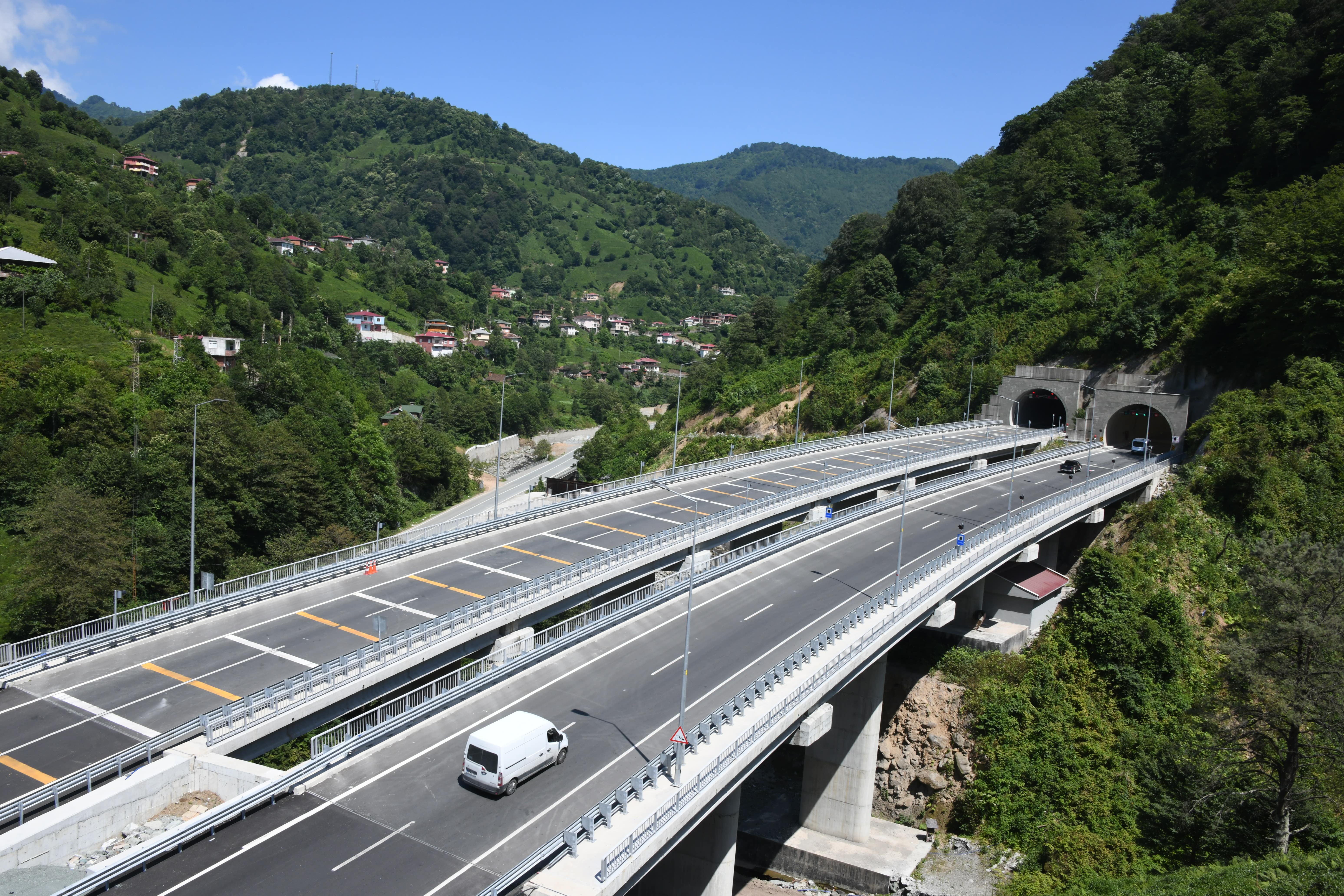 Artvin Valisi Turan Ergün,