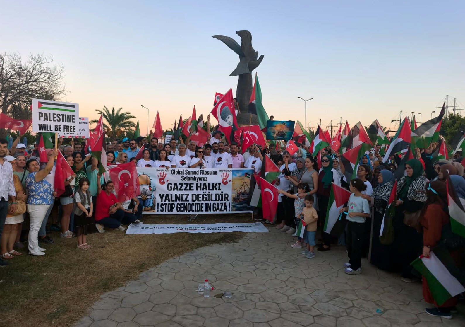 Mersin Silifke'de Gazze'ye insani