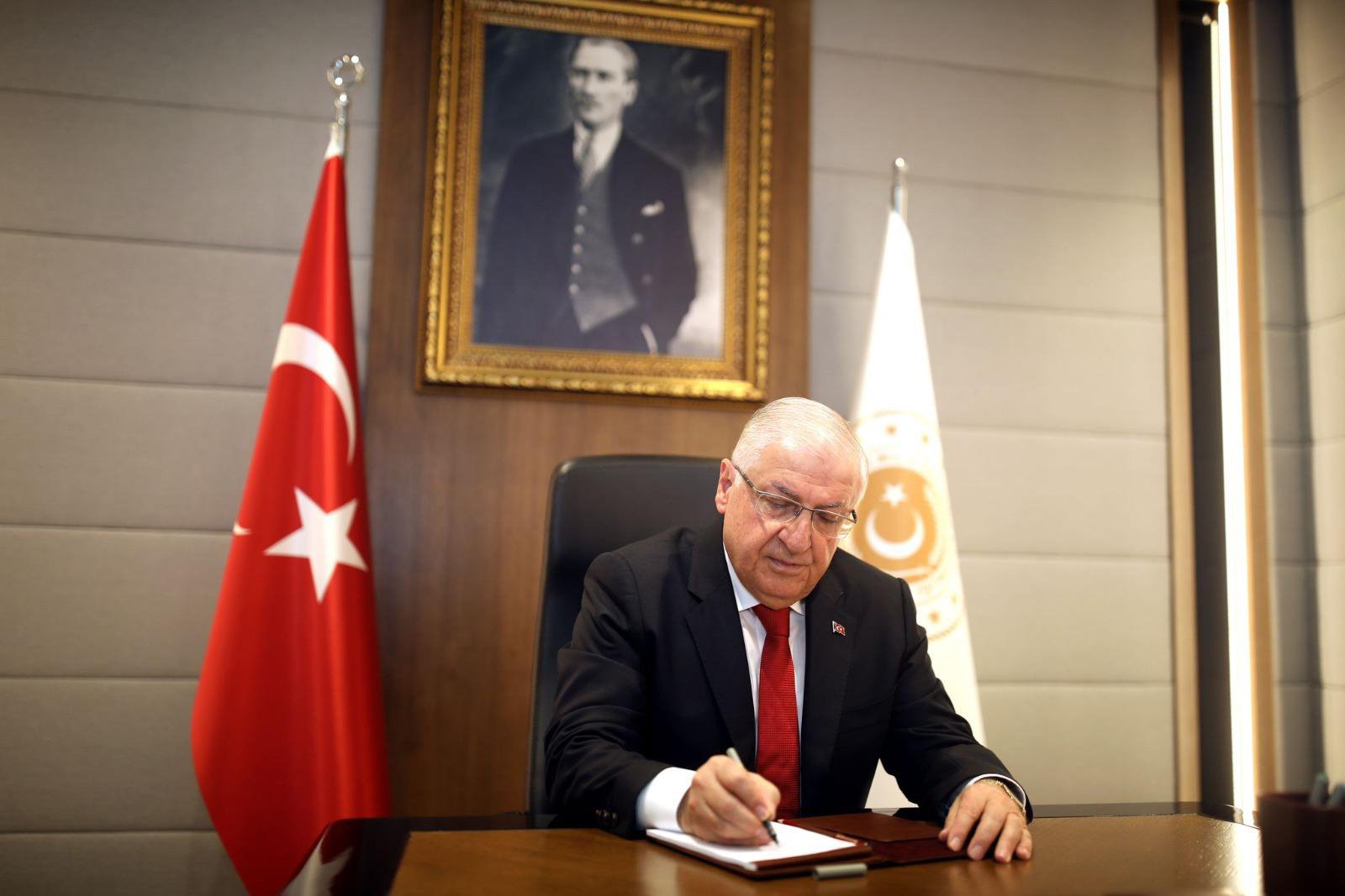 Milli Savunma Bakanı Yaşar