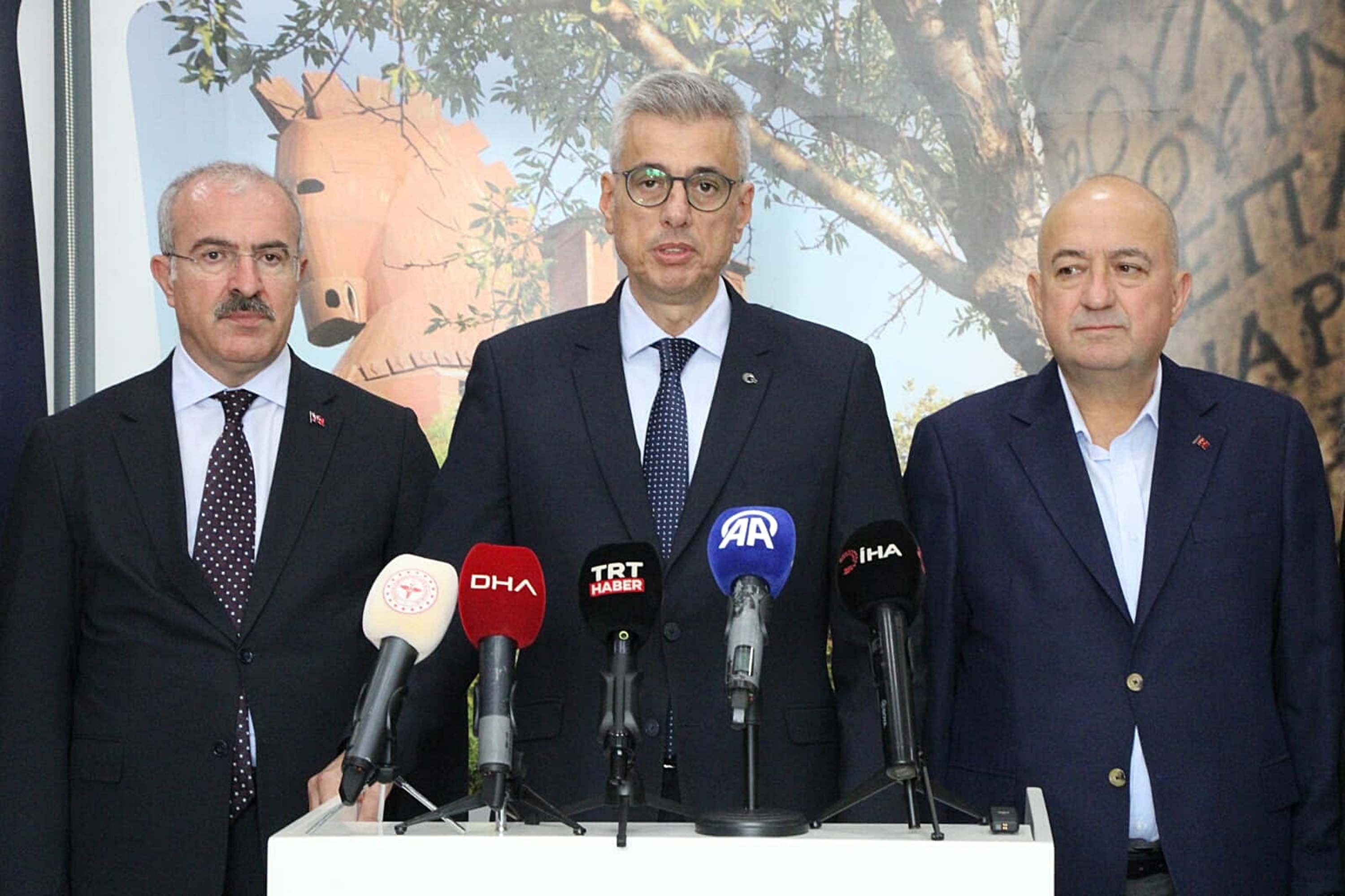 Sağlık Bakanı Kemal Memişoğlu,