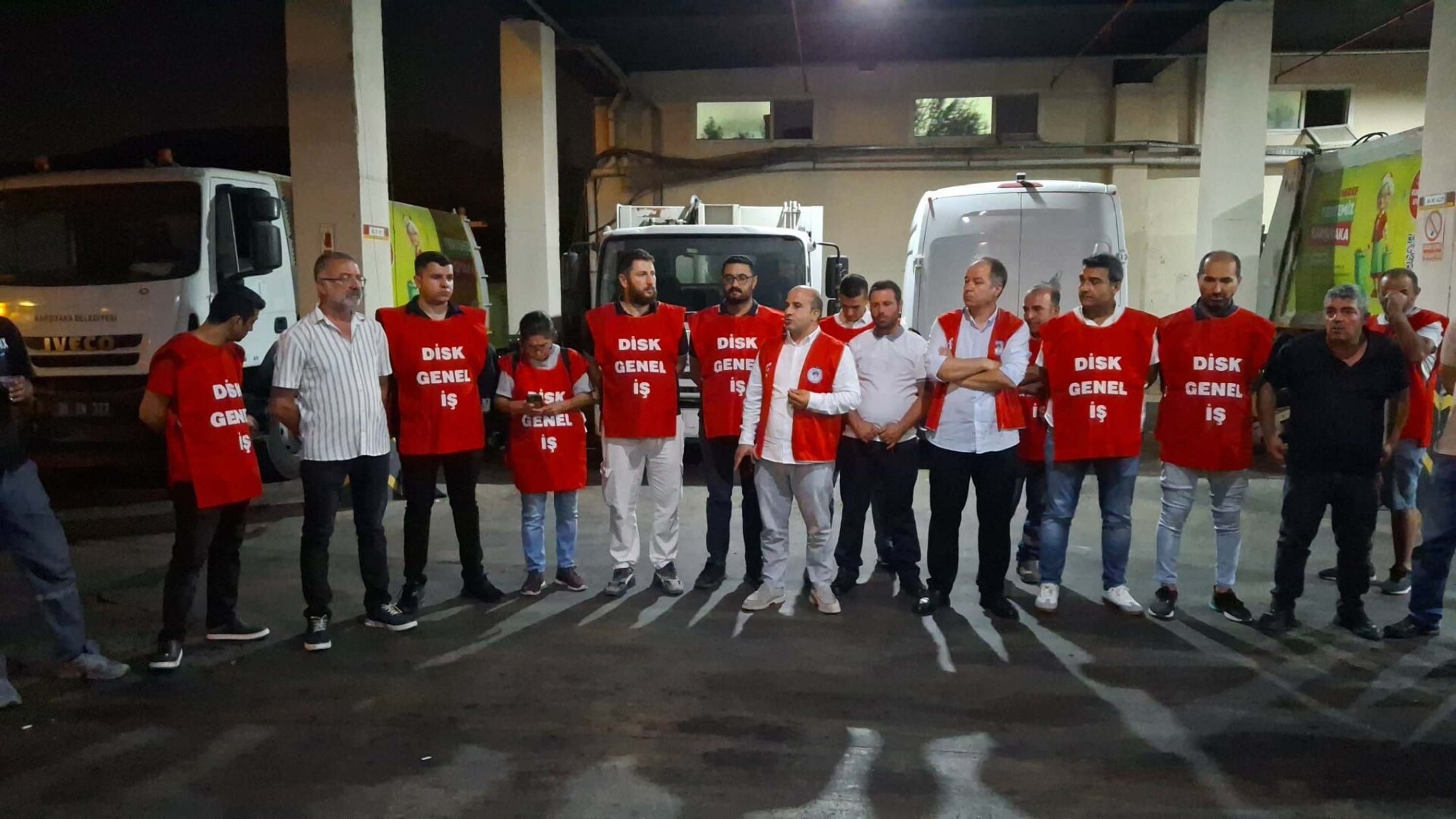 Karşıyaka Belediyesi'nde çalışan işçiler,