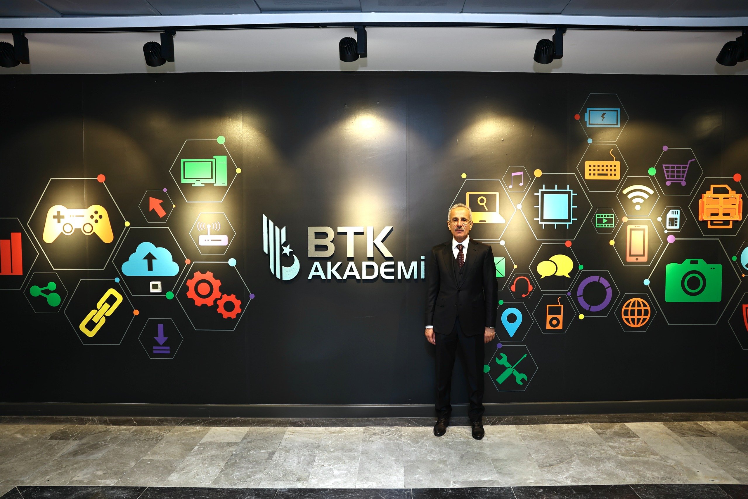 Ulaştırma ve Altyapı Bakanı