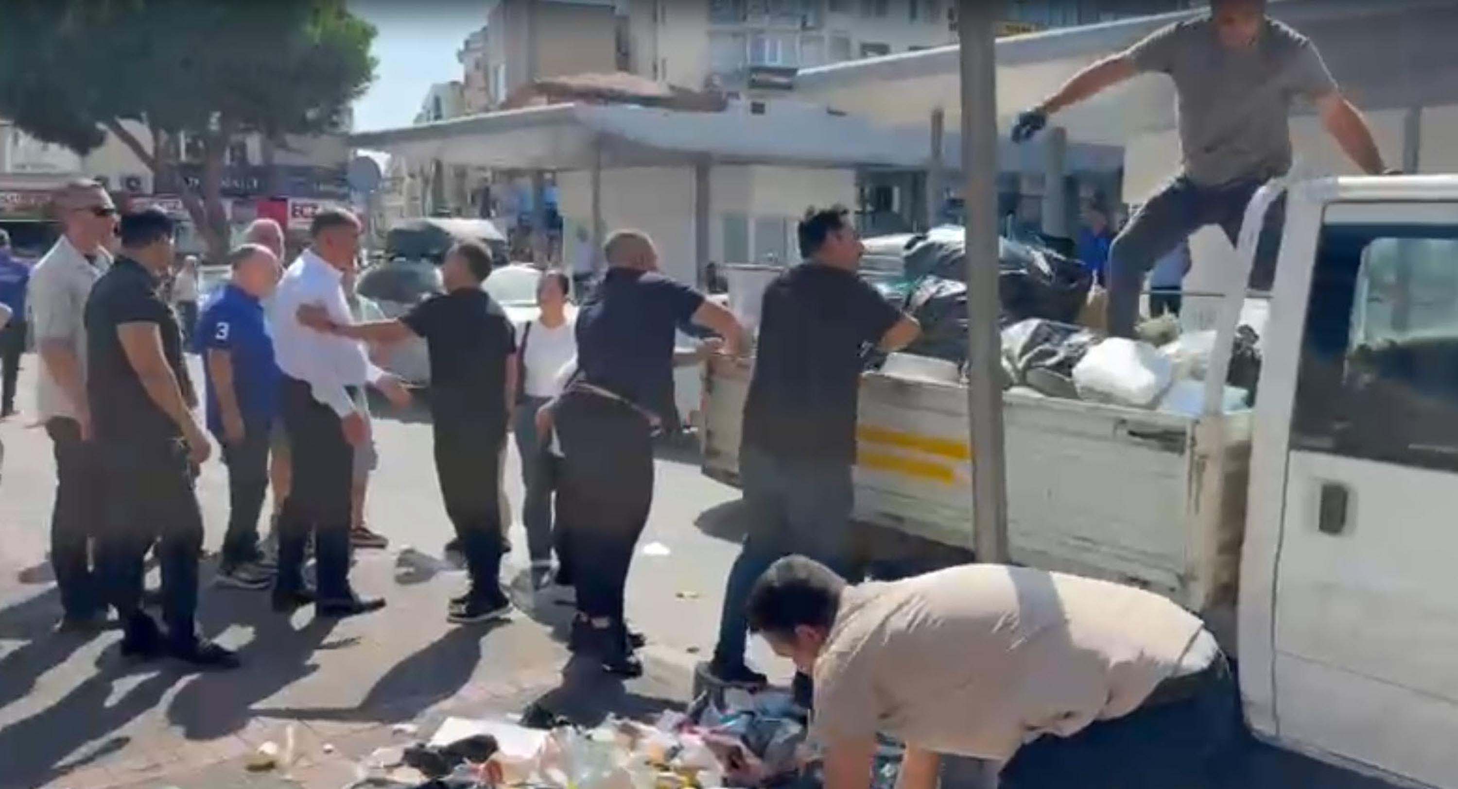 İzmir Karşıyaka'da sendika eylemi
