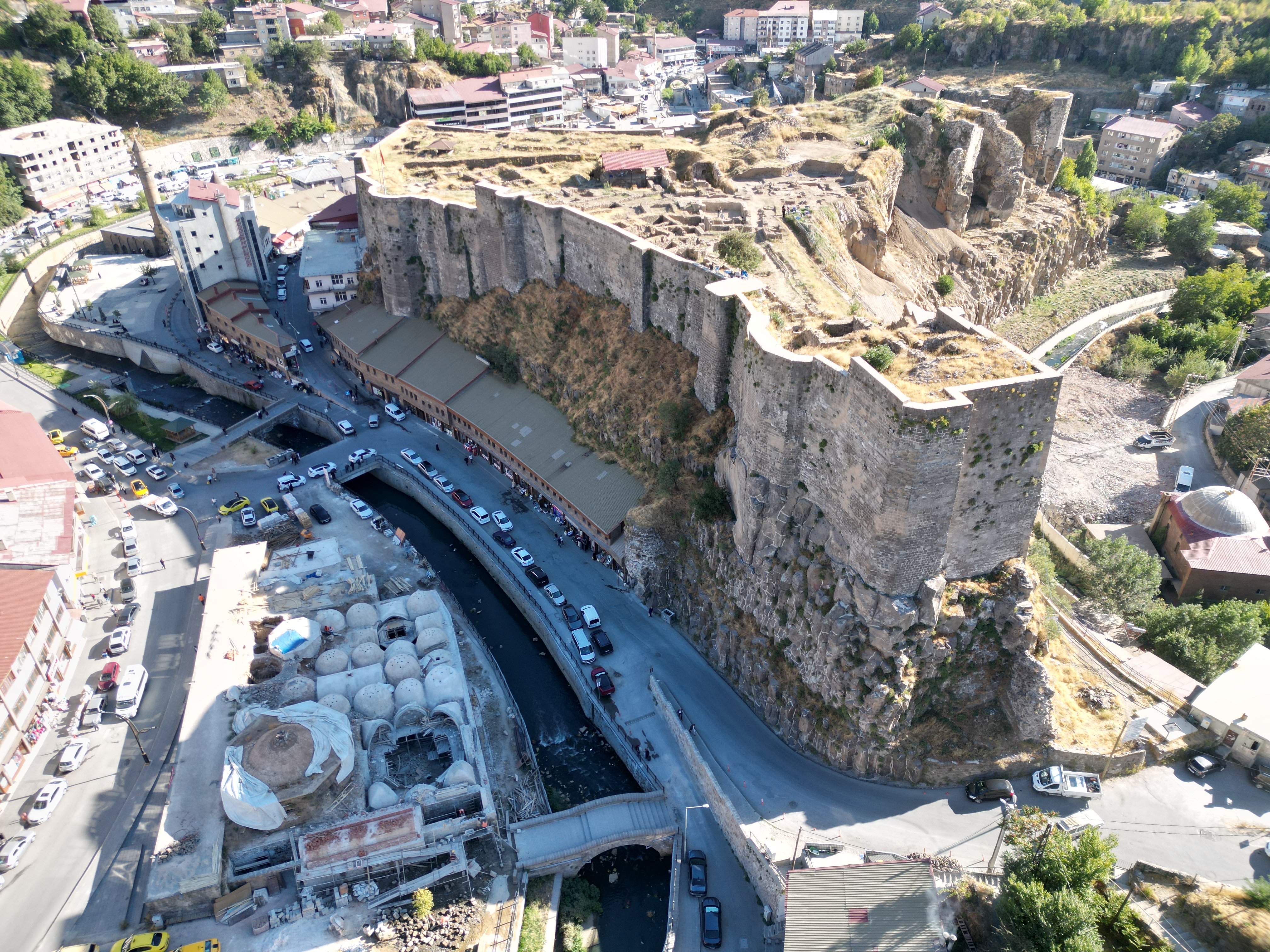 Bitlis Kalesi'ndeki kazılarda 16.