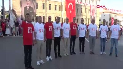 Sivas’ta Tarihi An: 1058 Kişi Aynı Anda Halay Çekti