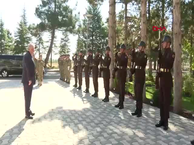 Milli Savunma Bakanı Yaşar