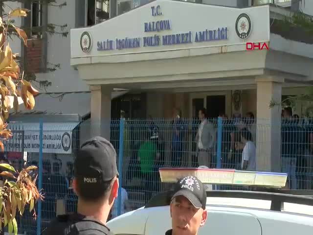 İzmir'de bir polis merkezine