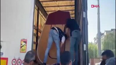 Amasya’da TIR’ın Dorsesinde Kamp Çadırlarında 17 Kaçak Göçmen Yakalandı!