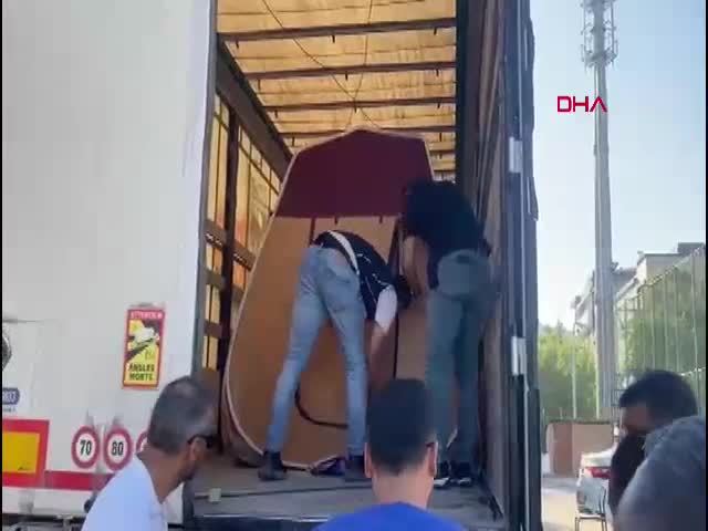 Amasya'da polis ekipleri TIR'ın