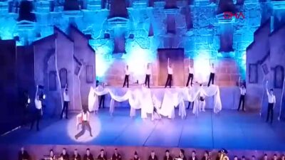 Aspendos’ta ‘Zorba’ Balesi Büyük Coşkuyla Sahnelendi: Sanatseverler Ayakta Alkışladı!