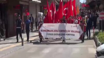 Kilis’te Gaziler Günü Töreni: Vali, Belediye Başkanı ve Komutanlar Gazilerle Birlikte Yürüdü