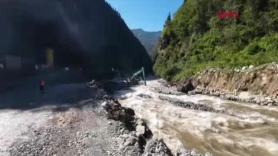 Doğu Karadeniz’de Sel Felaketi: Köprüler Yıkıldı, Yüzlerce Kişi Mahsur Kaldı!
