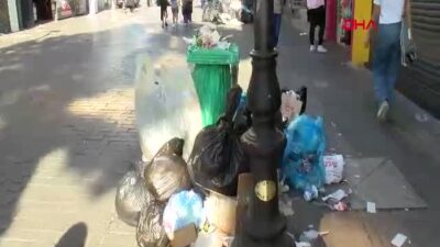 Karşıyaka’da İşçi Eylemi: Çöp Dağları İlçeyi Kapladı, Vatandaşlar İsyan Etti!