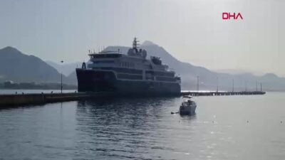 Lüks Kruvaziyer SH Diana, Alanya’ya ABD’li ve Rus Turistleri Getirdi
