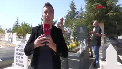 CHP’li İlhan ve Ekicioğlu, Neşet Ertaş’ı Mezarı Başında Andı