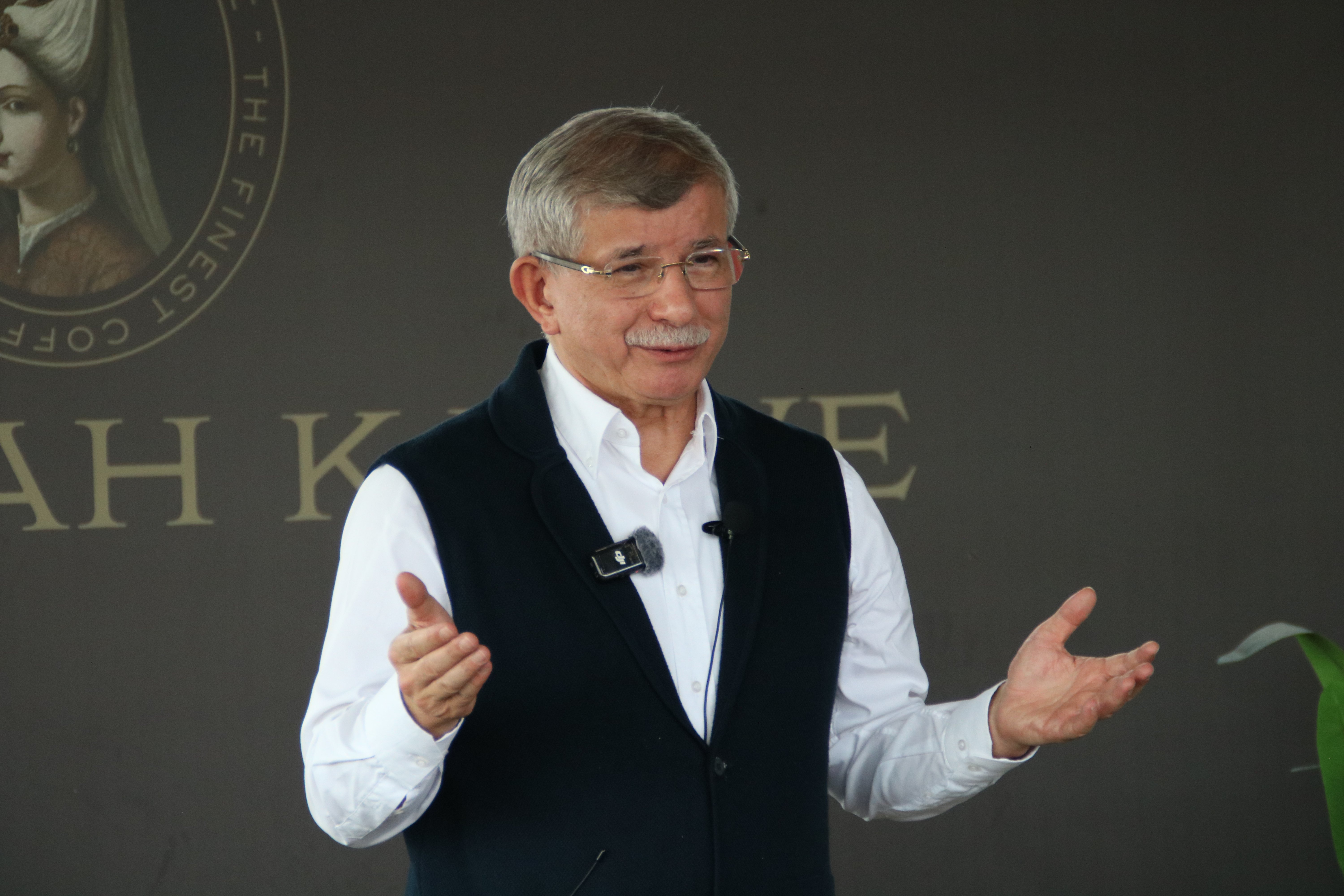 Davutoğlu’dan Çarpıcı Açıklamalar: ‘Bana İhtiyaç Olmasa Siyaseti Bırakırdım’