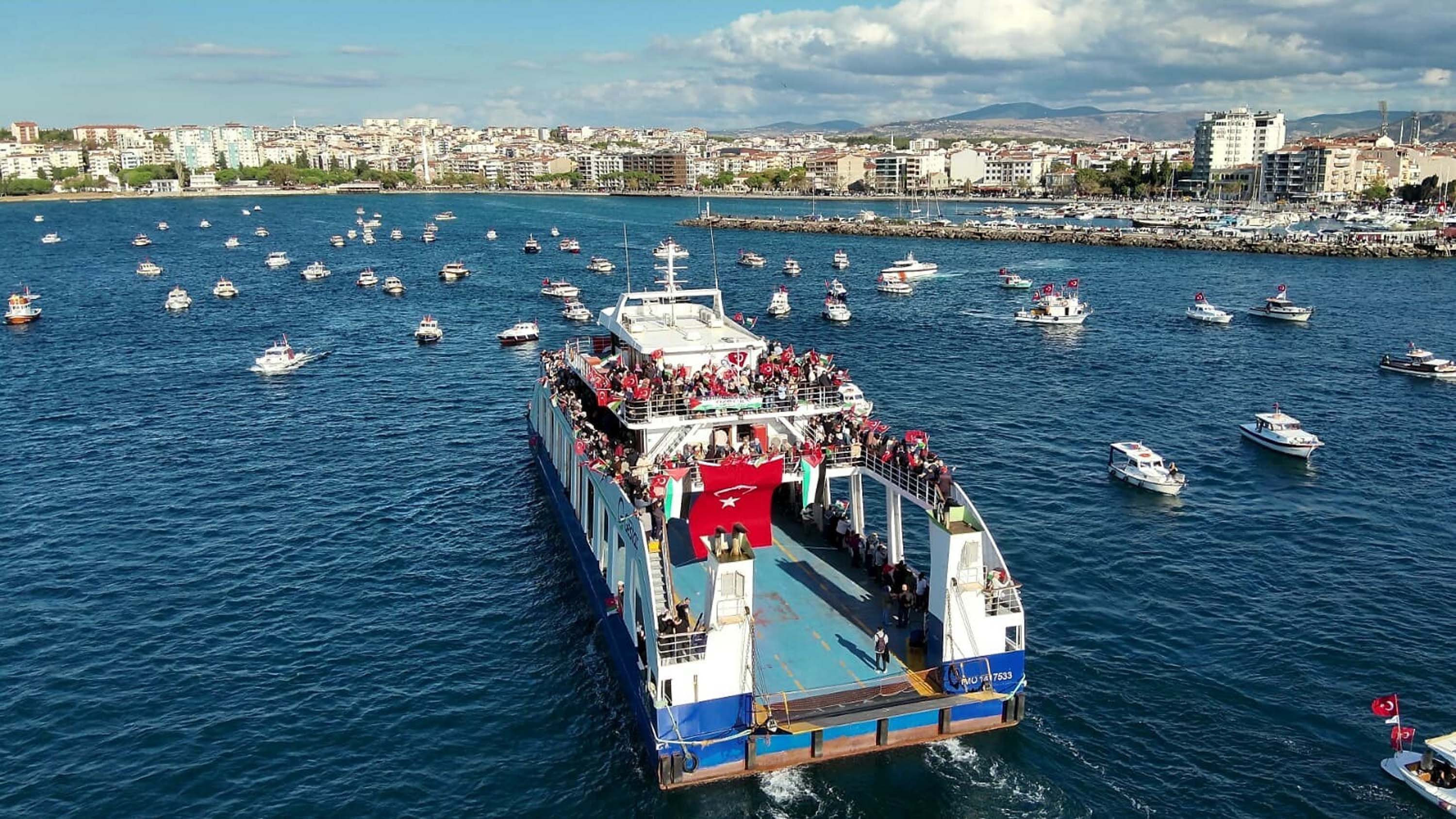 Çanakkale Boğazı'nda Sumud Filosu'na