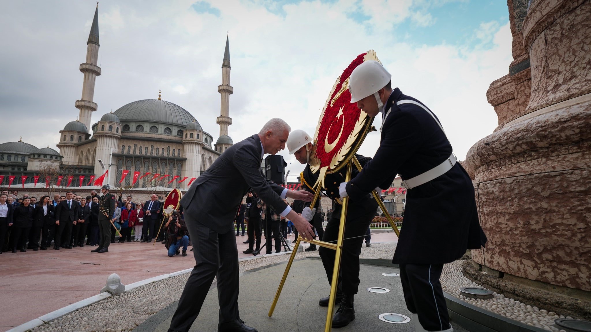 İstanbul’da 29 Ekim Cumhuriyet Bayramı Coşkusu: Taksim’de Dev Tören