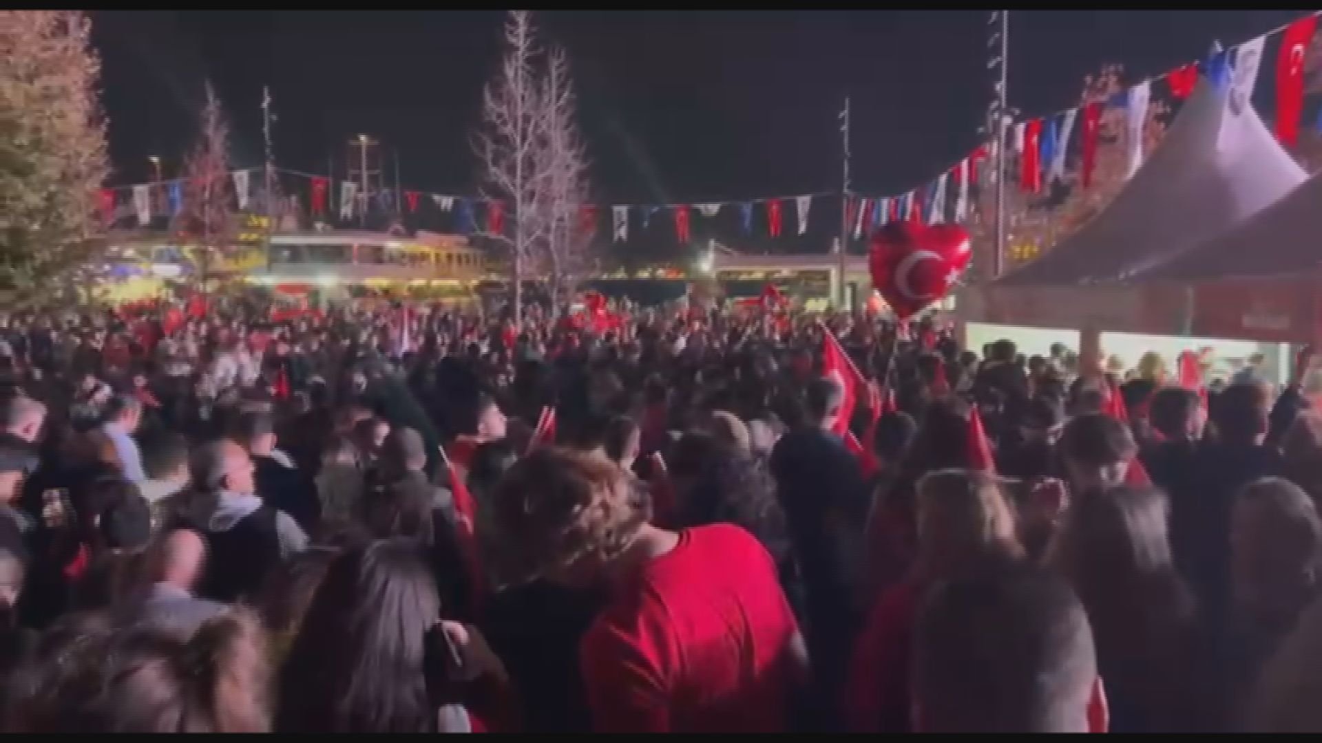 Beşiktaş’ta Cumhuriyet’in 102’nci Yılı Muhteşem Yürüyüşle Kutlandı