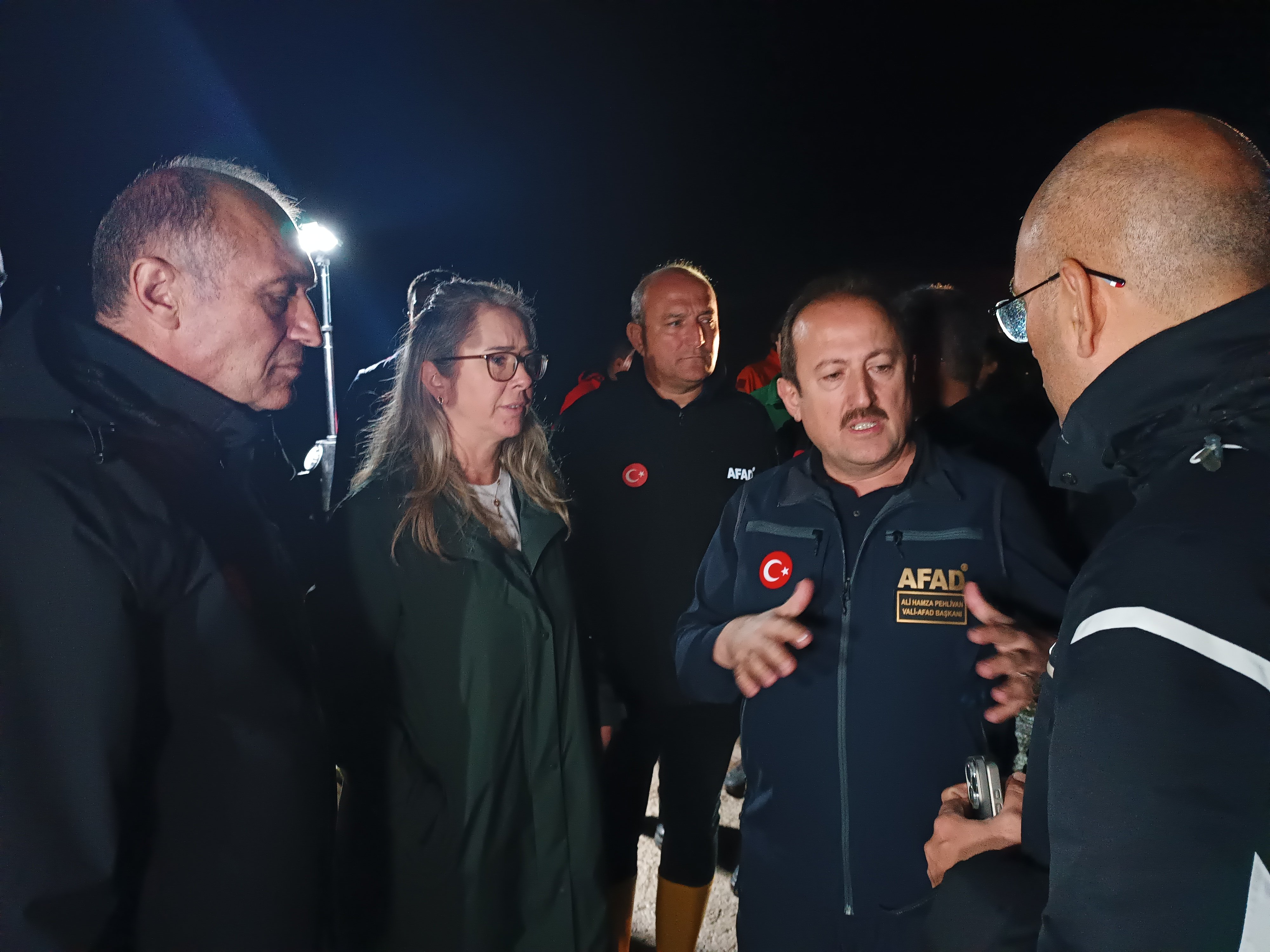 İzmir Foça’da Sel Felaketi: 70 Yaşındaki Vatandaş Kayıp, AFAD ve Kamu Kurumları Yoğun Arama Çalışması Yürütüyor