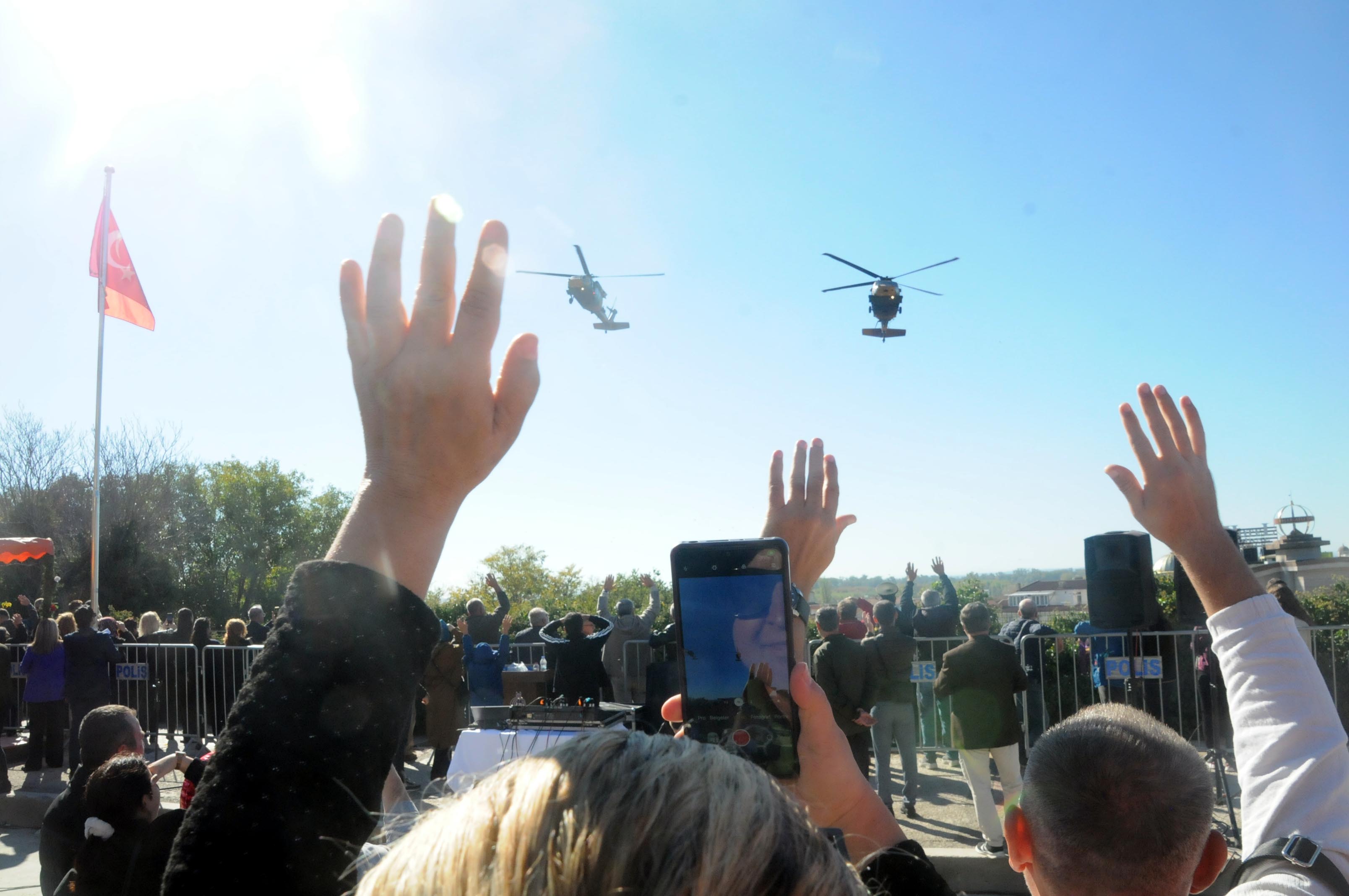 Trakya’da 29 Ekim Cumhuriyet Bayramı Coşkusu: Helikopter Gösterileri ve Geçit Törenleriyle 102. Yıl Kutlandı