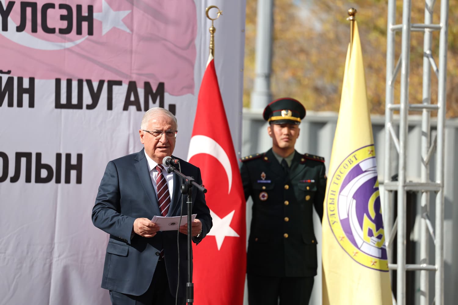 Milli Savunma Bakanı Yaşar
