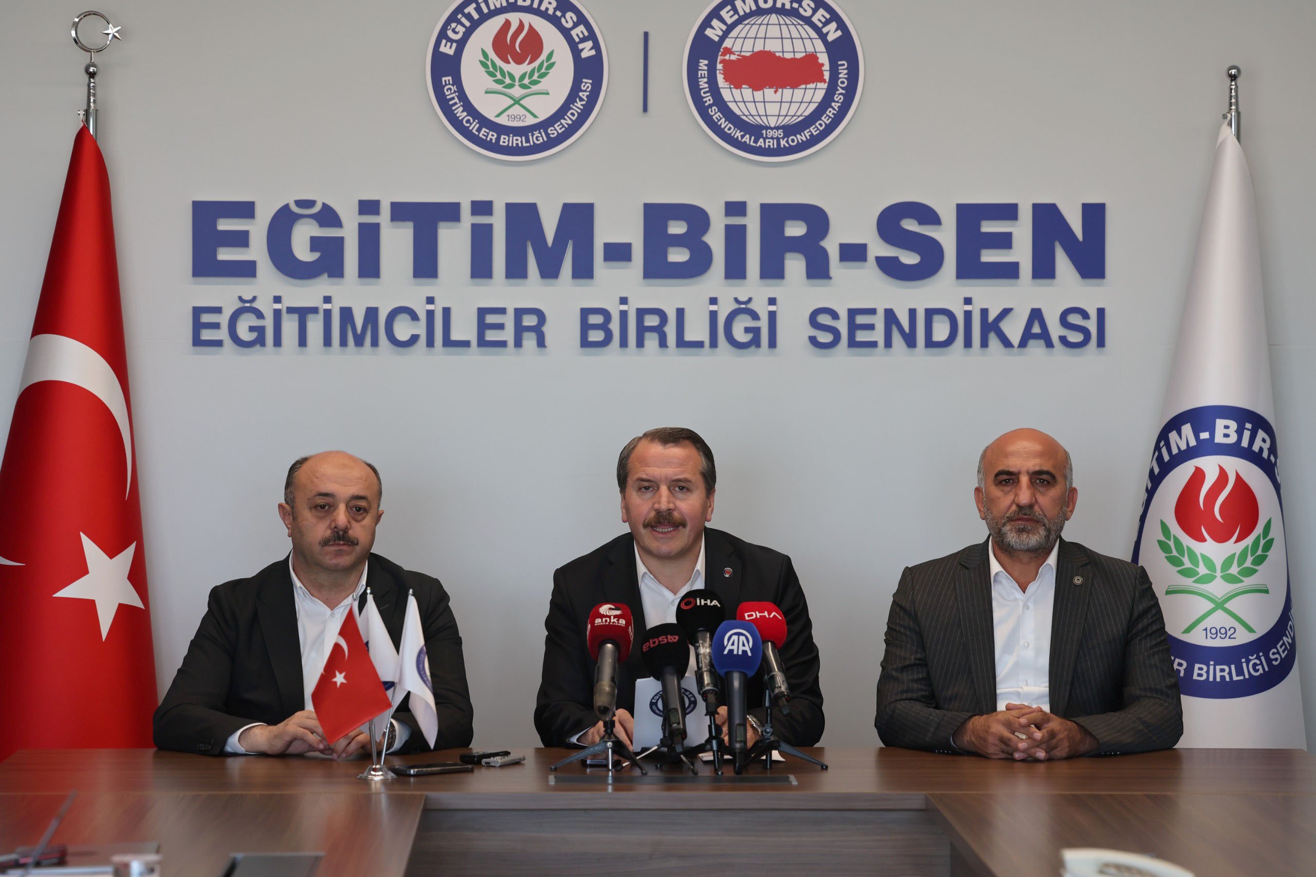 Eğitim Bir-Sen’den Çarpıcı Araştırma: Zorunlu Eğitim Süresi 12 Yıl Uzun Bulunuyor