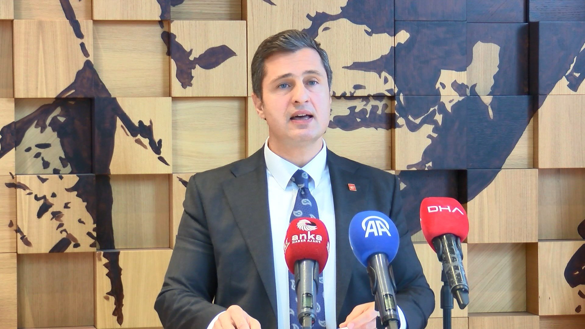 CHP Sözcüsü Yücel’den İmamoğlu İddialarına Sert Yanıt: ‘İBB Verileri Kimseye Aktarılmadı’ CHP Sözcüsü Deniz Yücel,