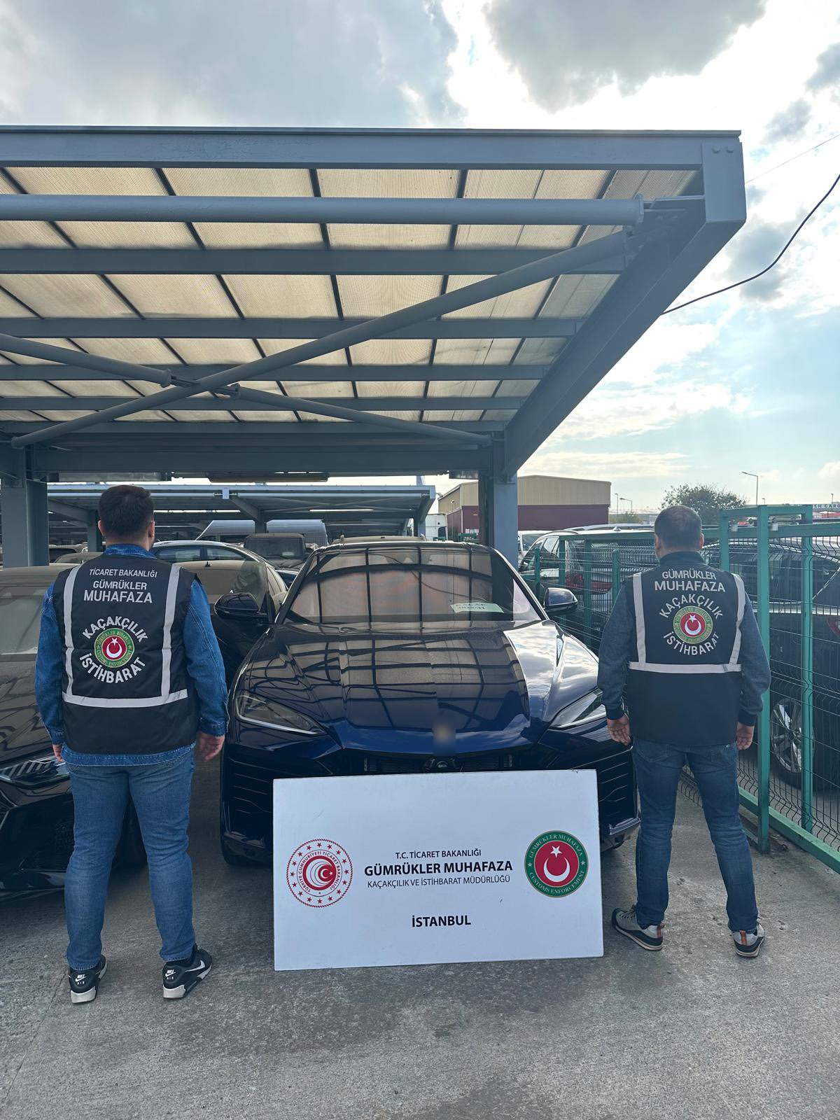 Ticaret Bakanlığı’ndan Dev Operasyon: 288 Milyon TL Değerinde 10 Lüks Araca El Konuldu