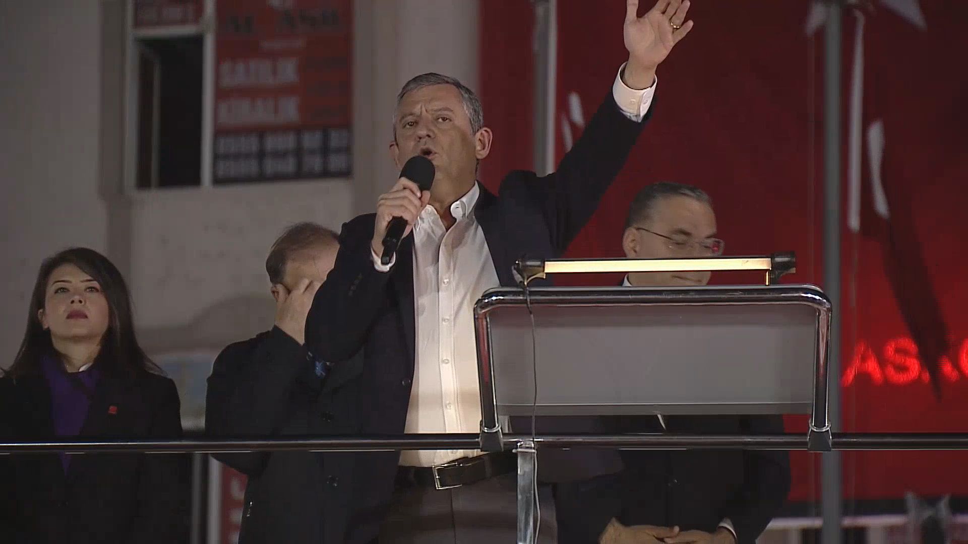 Özgür Özel’den Esenyurt’ta Sert Çıkış: ‘Ahmet Özer’i Terör İftirasıyla İçeri Attılar’