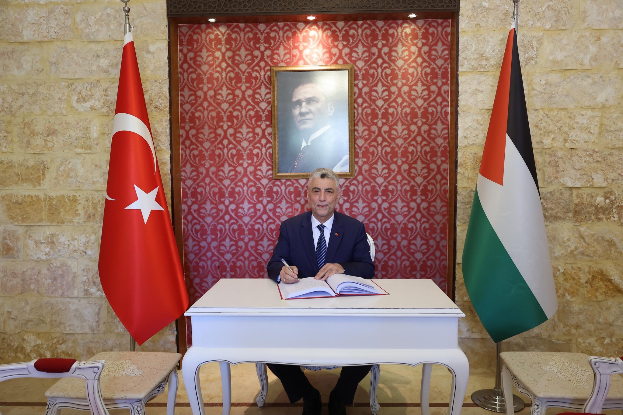 Ticaret Bakanı Bolat, Ürdün’deki Salt Türk Şehitliği’nde Duygusal Anlar Yaşadı