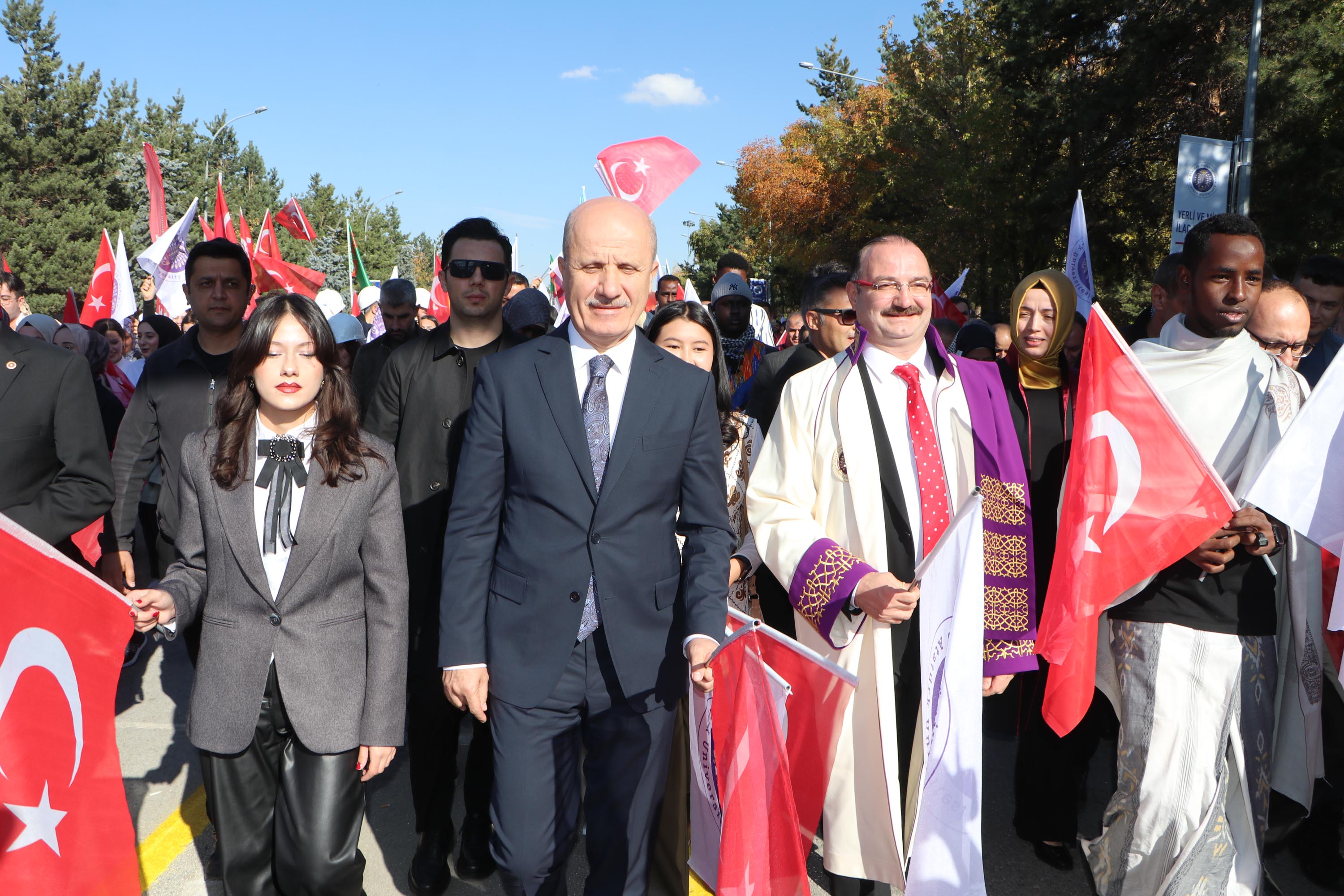 YÖK Başkanı Özvar’dan Üniversitelerde Devrim Niteliğinde Karar: Yaz Okullarıyla Erken Mezuniyet Dönemi Başlıyor!