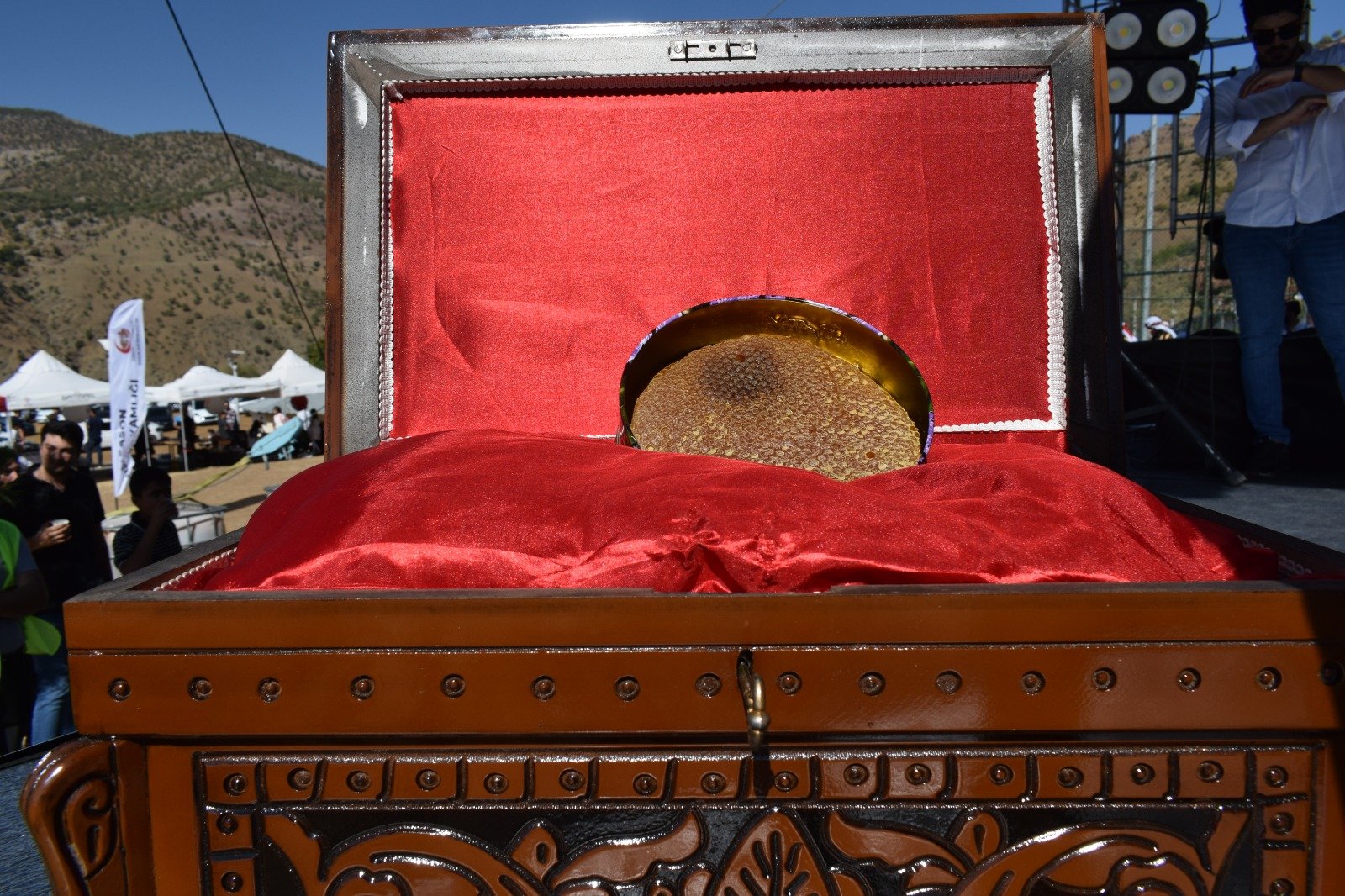 Sason’da Rekor Fiyat! 1 Kilo Bal 340 Bin Liraya Satıldı