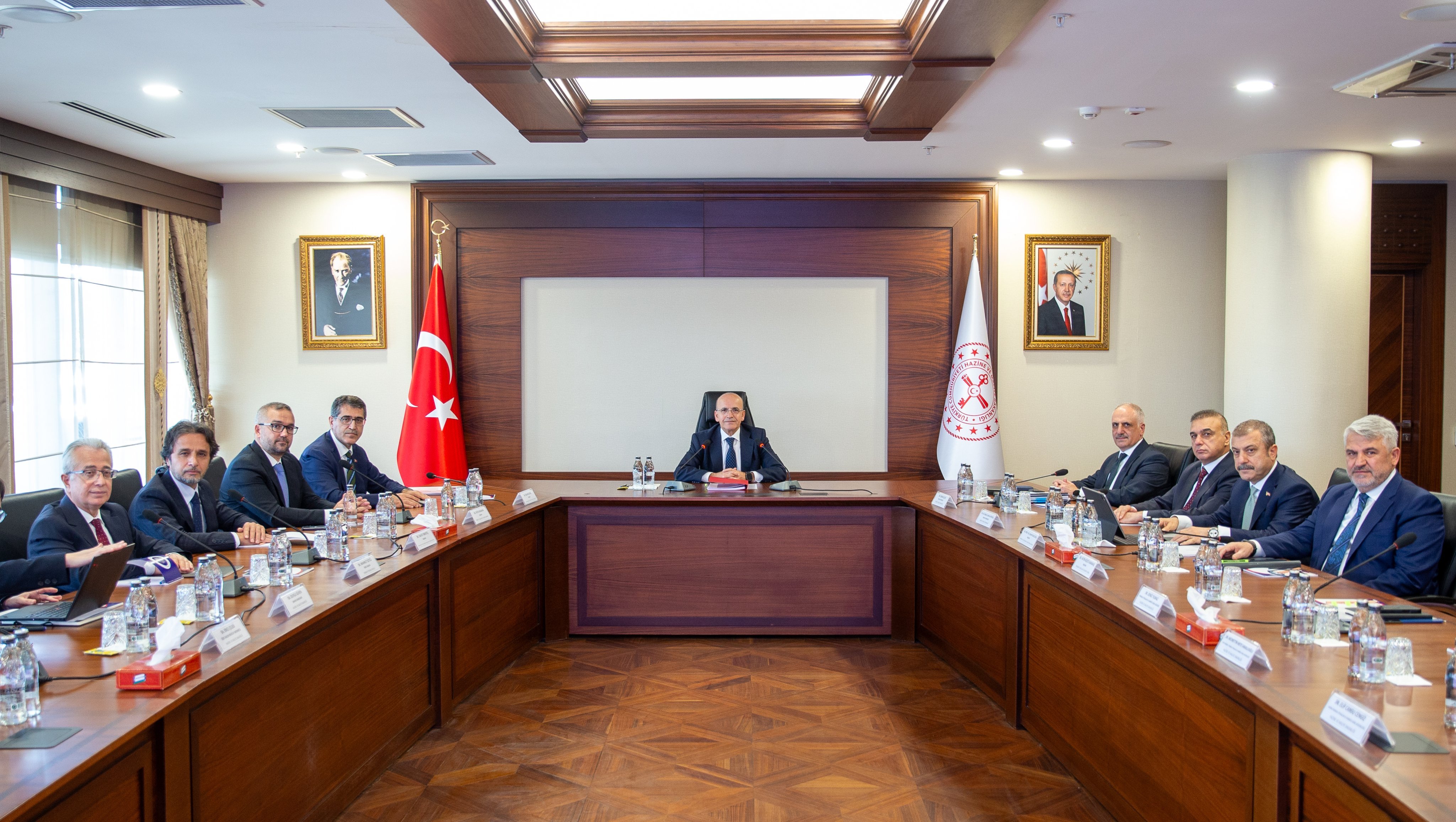Finansal İstikrar Komitesi Kritik Toplantıda: Tüketici Kredileri ve Kredi Kartları Masaya Yatırıldı Hazine ve Maliye Bakanı
